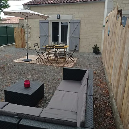 Logement Moderne Surgeres Exterior photo